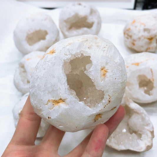 Natural Moroccan White Quartz Geode Egg Bulk Wholesale crystal detail photo
